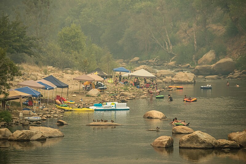 File:Cedar Fire - Recreational places on lake.jpg