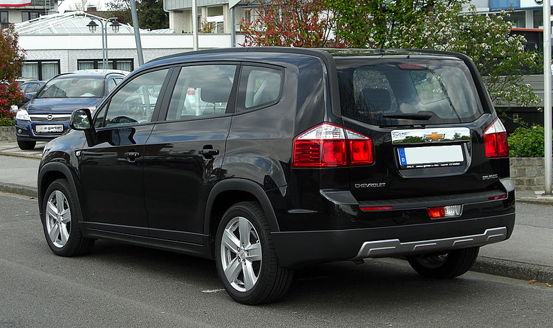 File:Chevrolet Orlando LTZ 1.8 – Heckansicht, 16. April 2011, Hilden.jpg