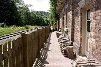 Coalbrookdale railway station in July 2009 Coalbrookdale railway station platform side in 2009.jpg