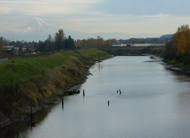 File:Columbia slough + mount hood from hwy 99 P3742.jpeg