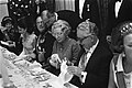 Contra-diner in het Amstelhotel, zittend aan tafel van links naar rechts mevrouw, Bestanddeelnr 926-7826.jpg
