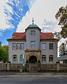 Ehemaliges Rathaus Kötitz, mit Einfriedung, heute Schule