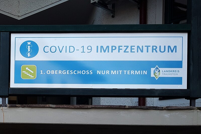 File:Covid-19 Impfzentrum Schild LK Traunstein.jpg