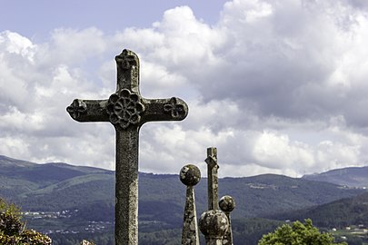Cruz no cemiterio de Santa María de Arbo