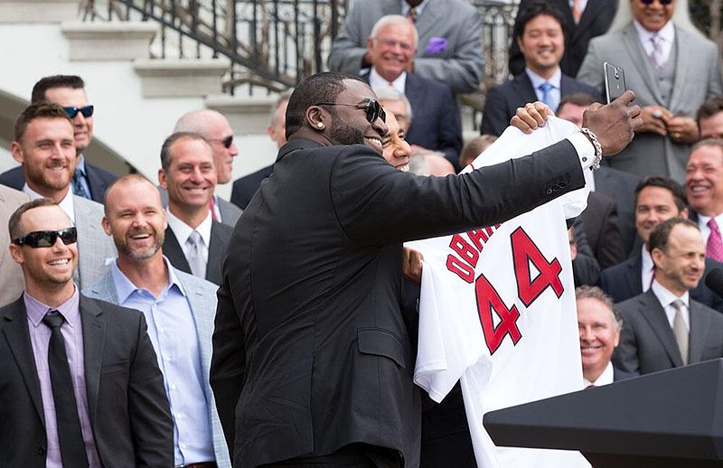 File:David Ortiz presents Obama a jersey.jpeg