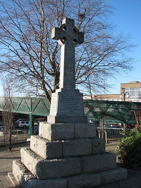 File:Dick McKee Memorial Finglas Village.JPG