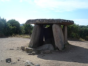 Dolmen de Funtanaccia - Korsika, Frankrike