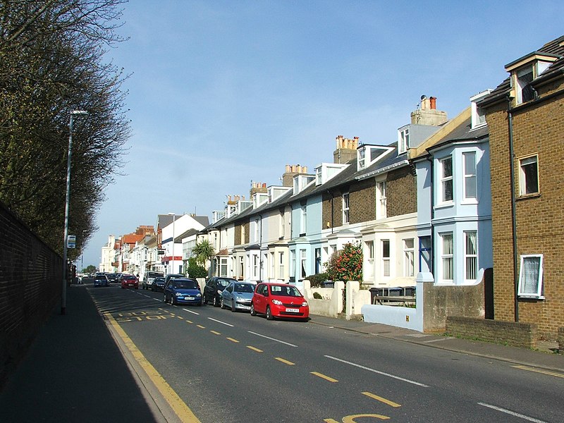 File:Dover Road, Walmer - geograph.org.uk - 4430222.jpg