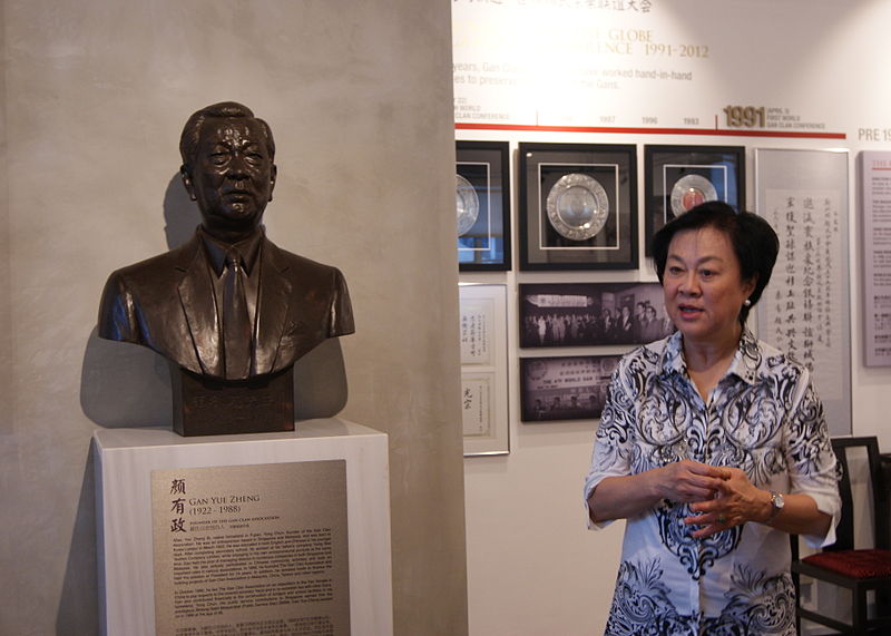 File:Dr Gan See Khem with a bust of her father Gan Yue Cheng, Gan Heritage Centre, Singapore - 20131130.JPG