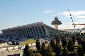 Washington Dulles International Airport: Verkehrsanbindung, Geschichte, Flughafenanlagen