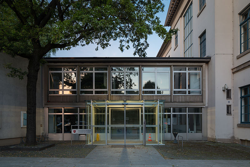 File:Economics ministry Lower Saxony entrance Platz der Goettinger Sieben Hanover Germany.jpg