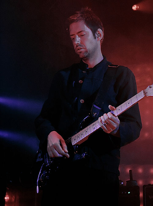 O'Brien performing with Radiohead in 2006