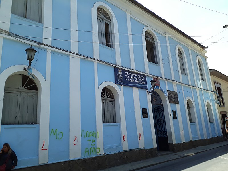 File:Edificio colegio bolivar.jpg