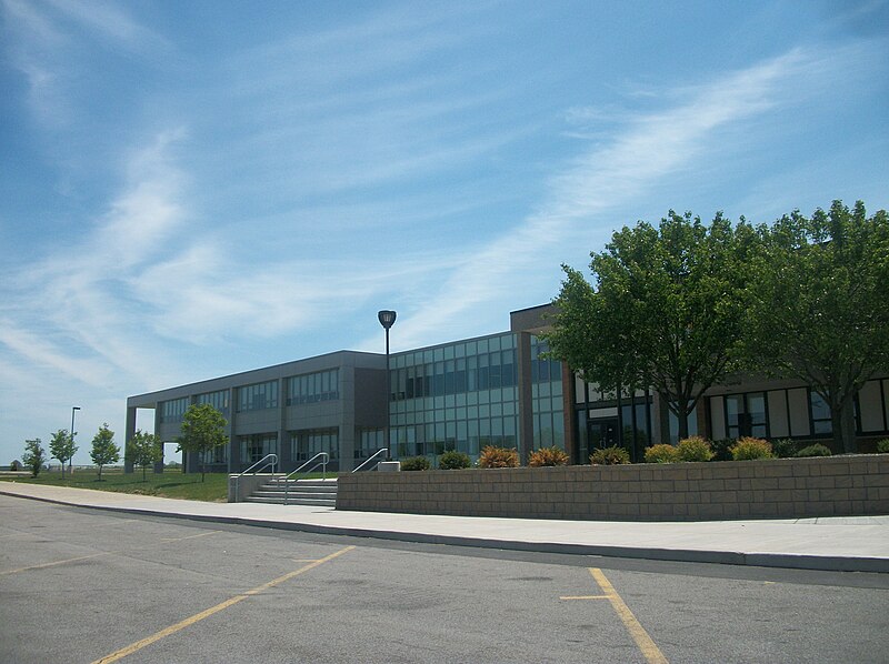 File:EdwardTownMiddleSchoolNY.JPG