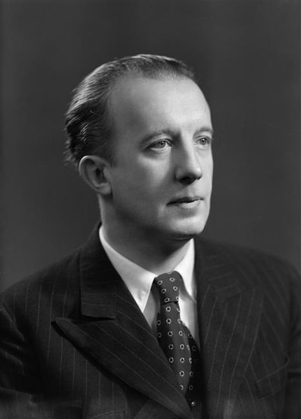 File:Eluard Harcourt 1945.jpg