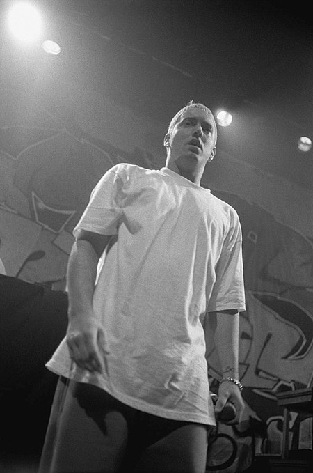 Tập_tin:Eminem-06-mika.jpg