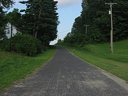 Cihlová část Enterprise-Iles Road, určená pro historické místo v roce 2002