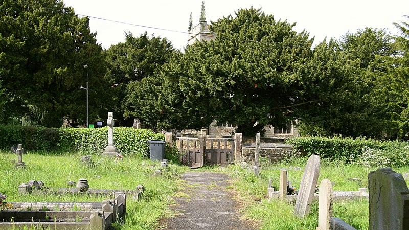 File:Entrance to a Churchyard - geograph.org.uk - 452175.jpg
