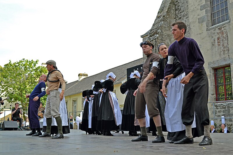 File:Fête des Brodeuses 2014 - Breizh Nevez Mûr-de-Bretagne 09.JPG