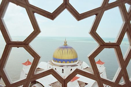 Malacca Straits Mosque Author : Mshahrazif