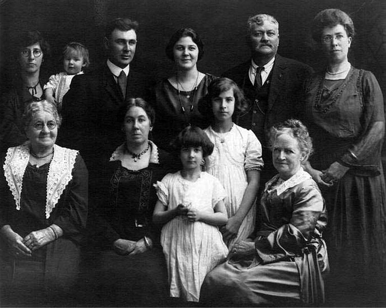 File:Family of Andrew Jackson Tozier.jpg