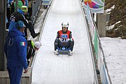 Deutsch: 2. und finaler Lauf der Juniorinnen bei den 33. FIL Juniorenweltmeisterschaften 2018 in Altenberg/Erzgebirge am 1. Februar 2018 (Namen der Abgebildeten in den Kategorien) English: 2nd and final run female juniors at the 2018 33th FIL Junior World Championships at Februar 1st alt Altenberg, Germany (names in categories)