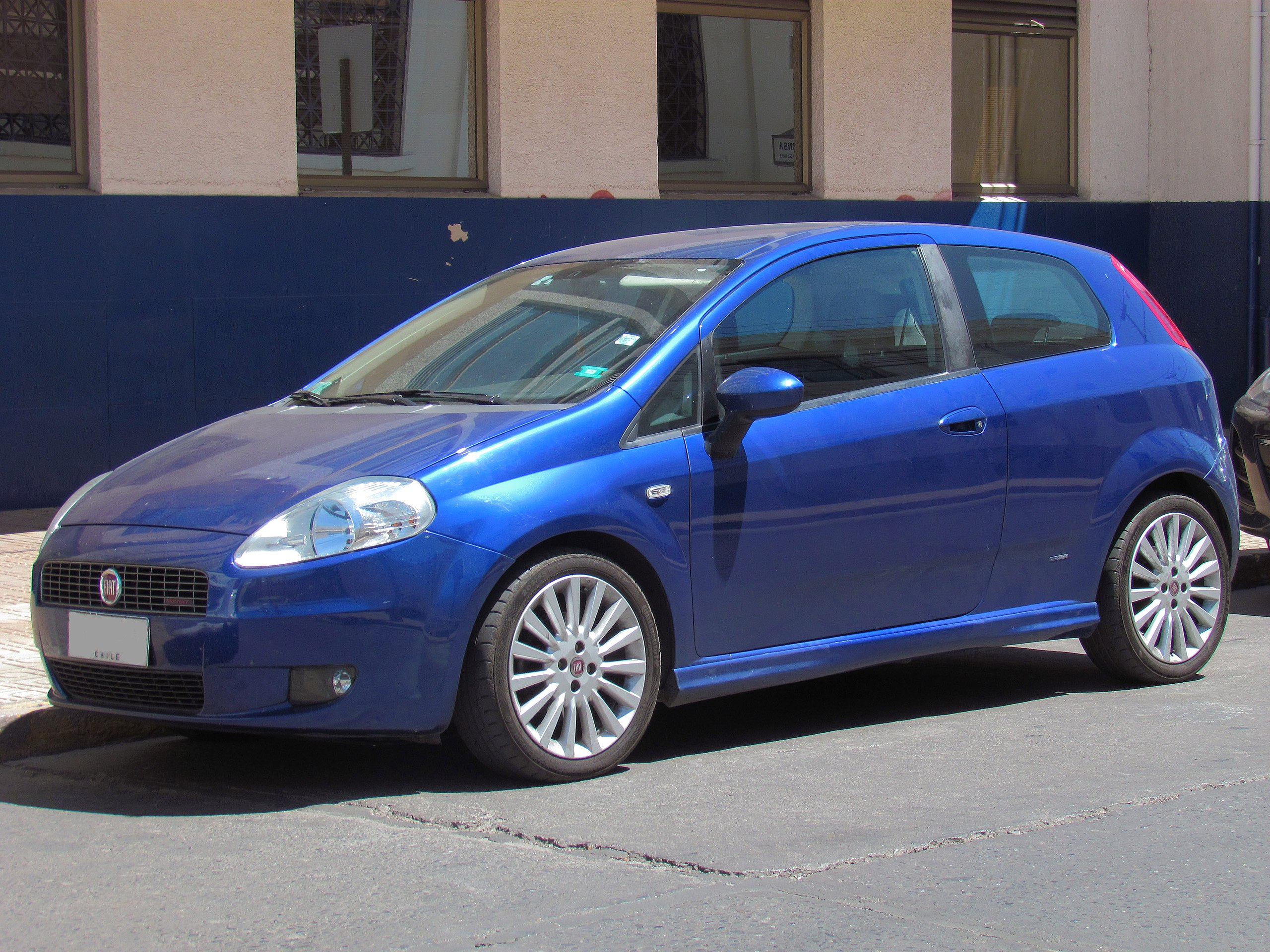 File:Fiat Grande Punto 1.9 Sporting 2008 (12295342094).jpg - Wikimedia  Commons