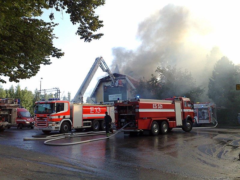 File:Fire engines at Kauniainen railway station.jpg