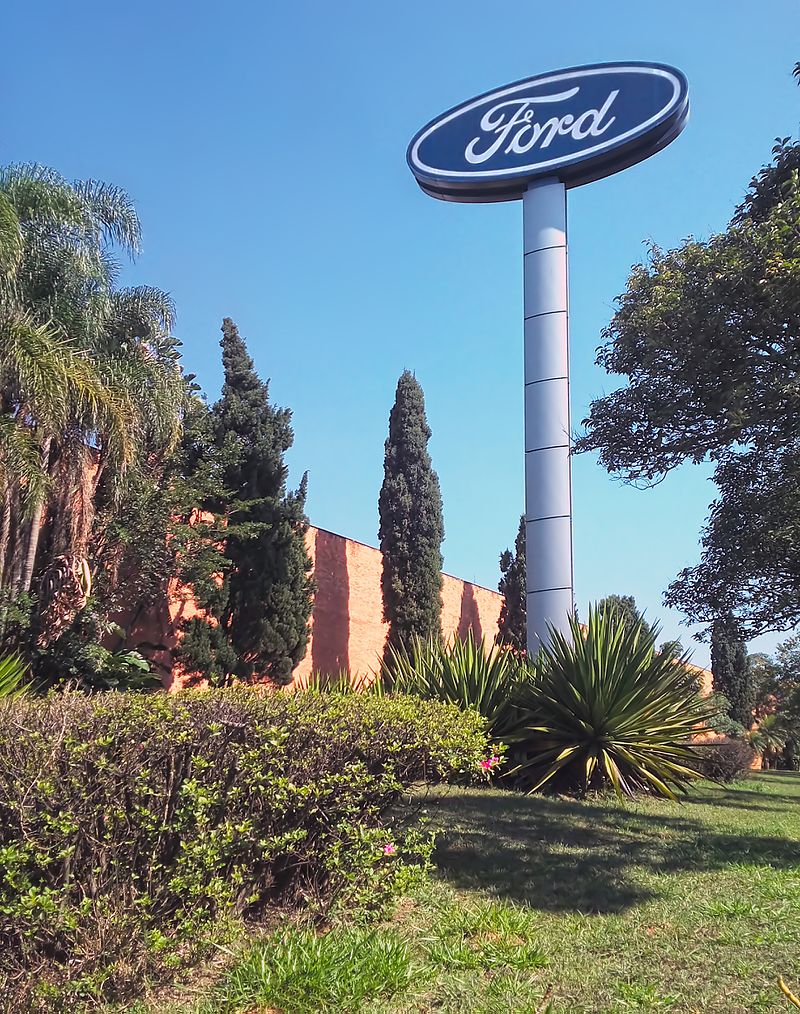Os 5 principais fatores que levaram a Ford a fechar as fábricas no