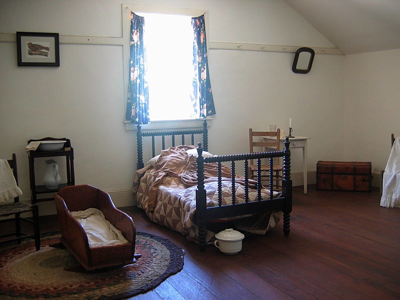 File:Fort Tejon CO Qtrs Child and Servant Bedroom.JPG
