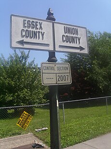 Forties style County Line signage on NJ 27 in Newark.jpg