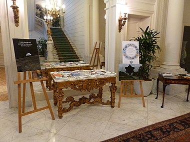 presentation table at the entrance of the Speakerś Salons