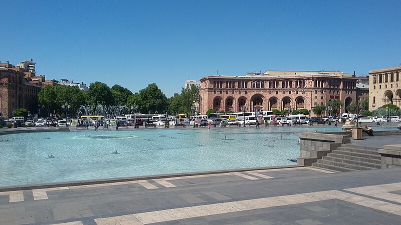 File:Fountains at the Republic Square, Yerevan 23.jpg