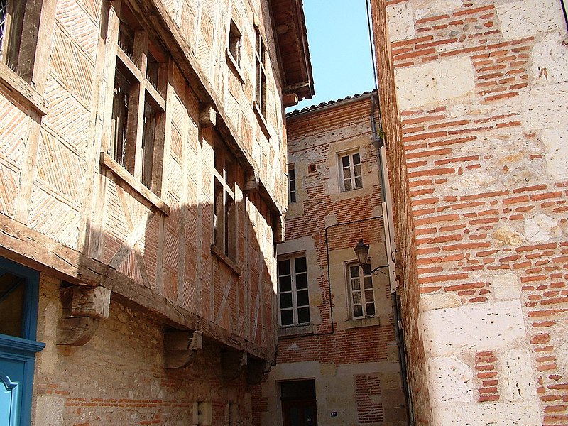 File:France Agen maison en brique.jpg