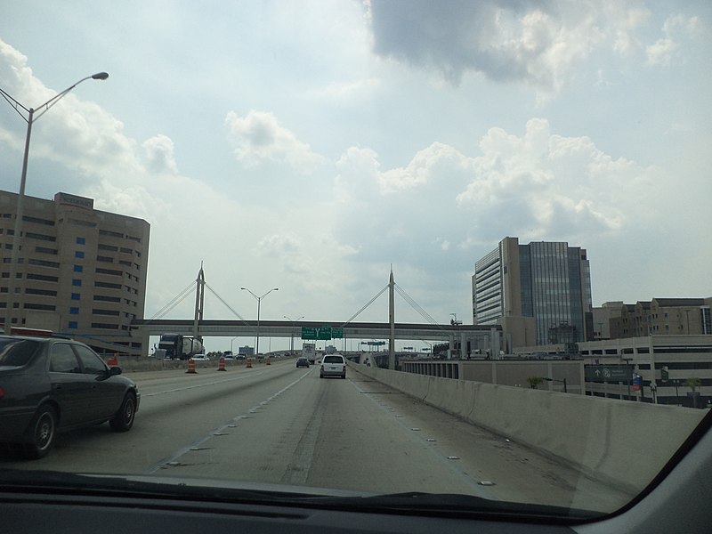 File:Fuller Warren Bridge wb approaching footbridge.JPG