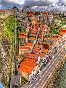 Funicular dos Guindais, kabelspoorweg in Porto, Portugal