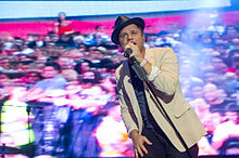 Murs performing at the 2013 Gibraltar Music Festival GIBRALTAR MUSIC FESTIVAL 2013 - OLLY MURS (9703114360) (4).jpg