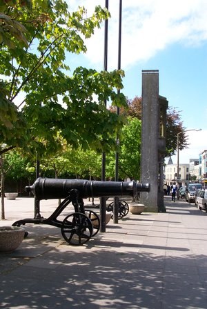 Cannon at Eyre Square, Galway The cannon were presented to the 88th Regiment of Foot at the end of the Crimean War (1854–1856) in recognition of their