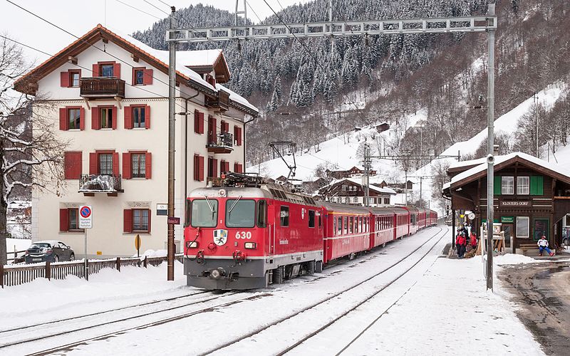 File:Ge 4-4 II Nr. 630 durchfährt Klosters-Dorf-IMG 9951.jpg