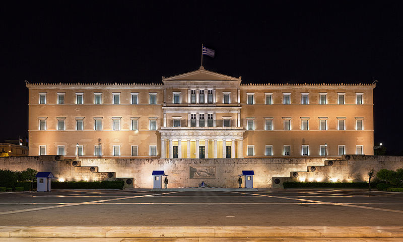 File:Griechisches Parlament nachts (Zuschnitt).jpg