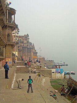 Guli danda on Ganges Ghats in Varanasi.jpg