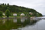 Sommarvillor längs Byfjorden