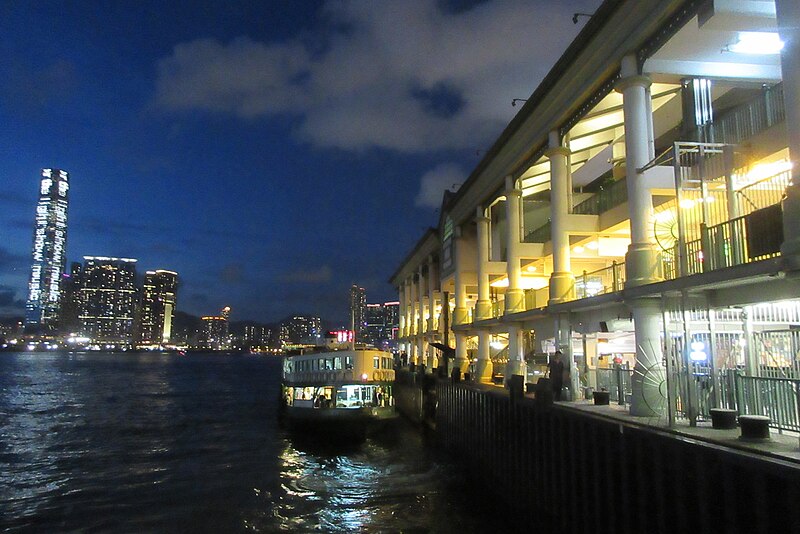 File:HK 中環碼頭 Central Ferry Piers 9 night June 2017 IX1 03.jpg