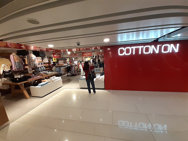 File:HK MK 旺角 Mongkok 奶路臣街 Nelson Street 雅蘭中心 One Grand Tower mall Cotton On Store Plaza March 2021 SS2 01.jpg