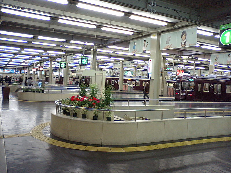 File:Hankyu Umeda station2.JPG