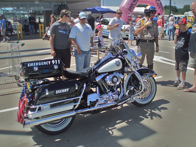 File:Harley Davidson Road King Police Special - California Highway Patrol (5222809352).jpg