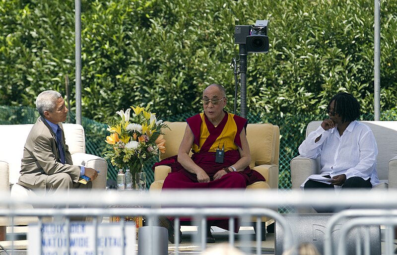 File:His Holiness the Dalai Lama of Tibet Answering one of the questions that was submitted. (5919782826).jpg