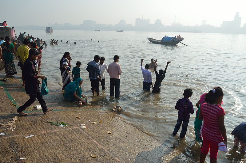 File:Holy Bathe in Ganges - Chhath Puja Ceremony - Ramkrishnapur Ghat - Howrah 2013-11-09 4101.JPG