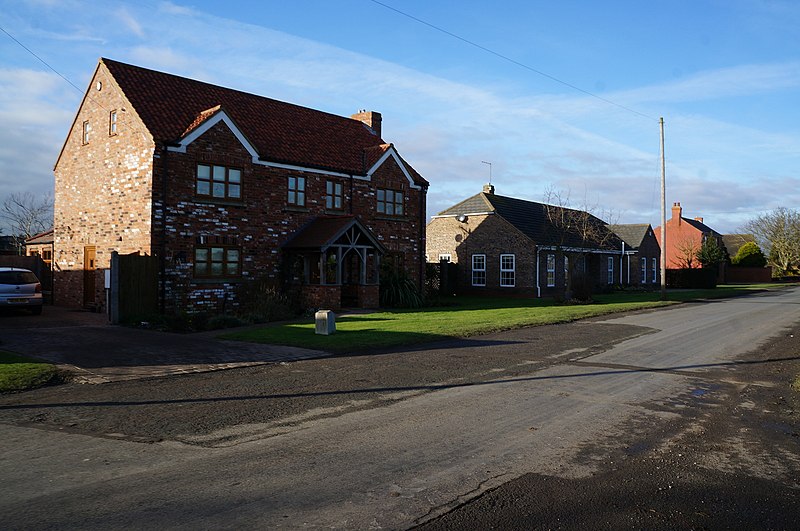 File:Houses on Ferry Road, Barrow Haven - geograph.org.uk - 4352531.jpg