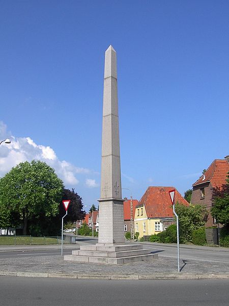 File:Huguenot obelisk.jpg